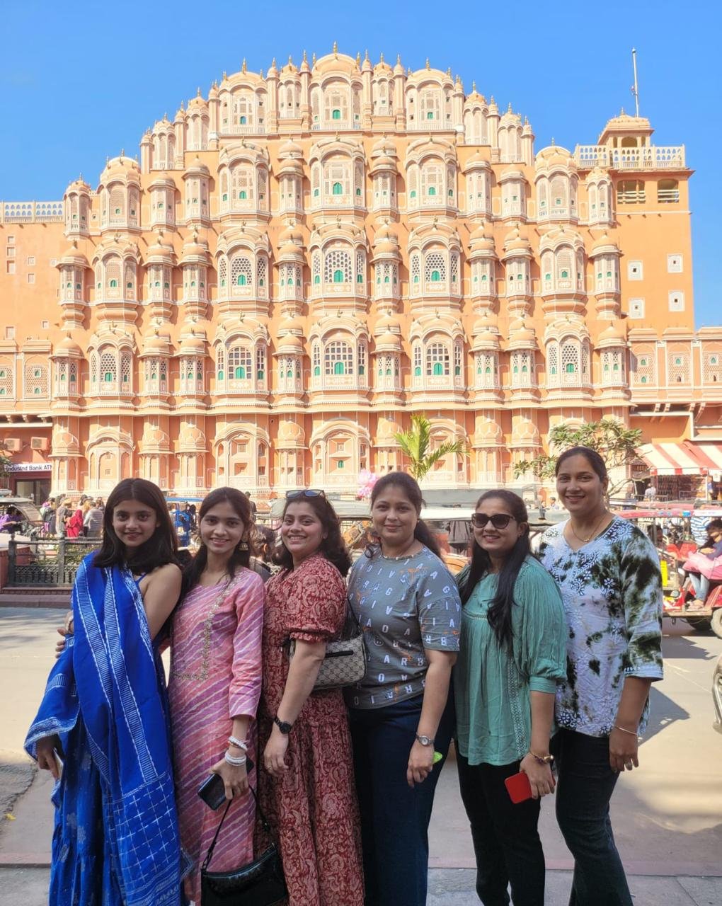 Travelers posing in front of Hawa Mahal